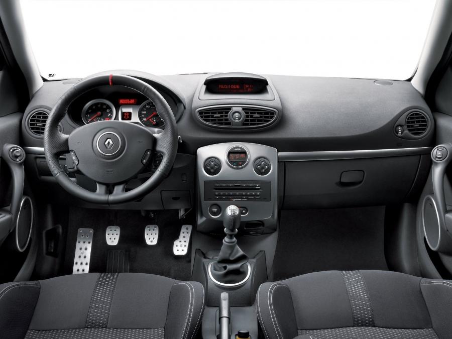  Renault Clio R.S. 2.0 16V 2006 года  (фото 6 из 125)